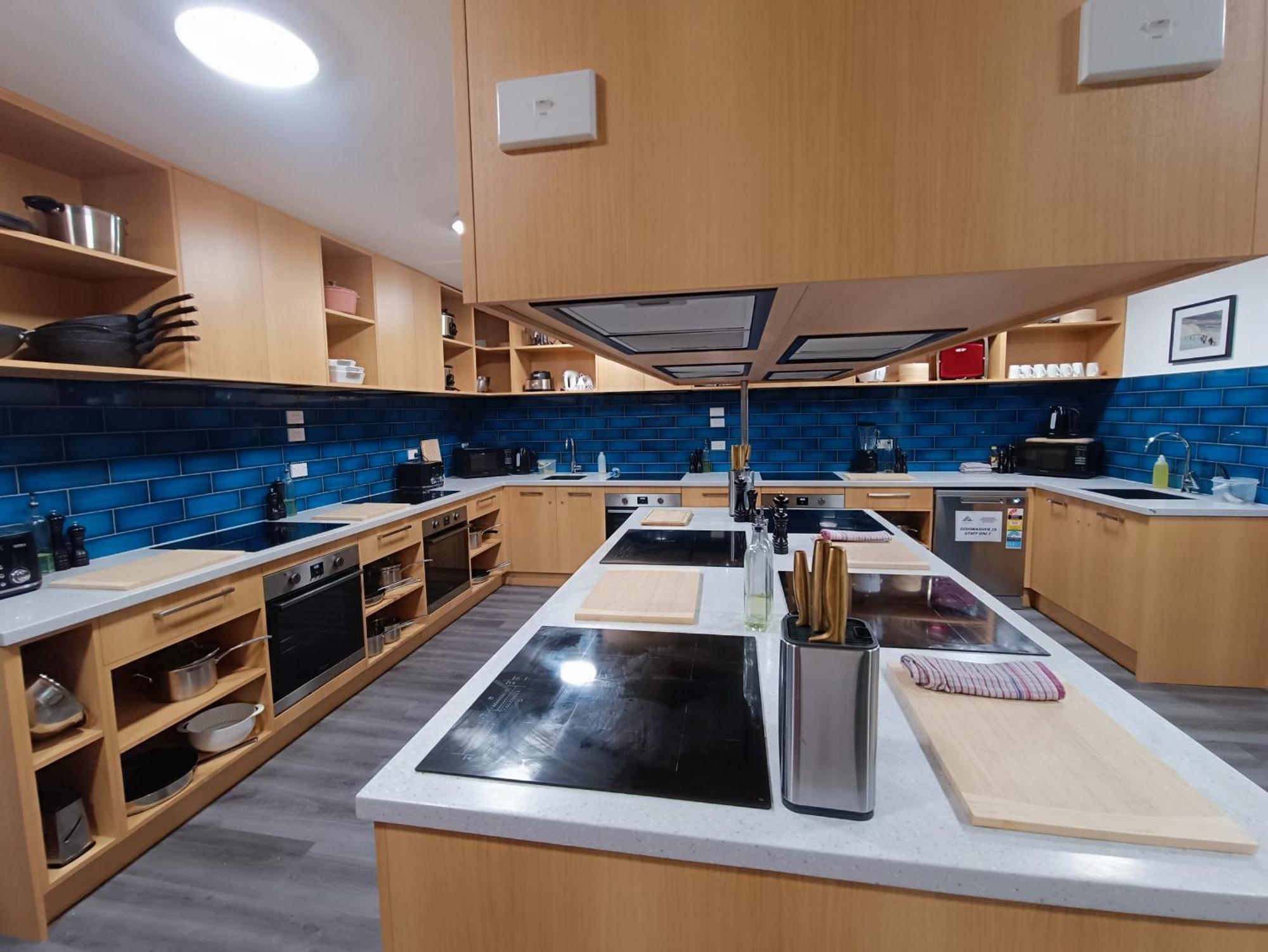 Хостел Urbanz Крайстчерч Екстер'єр фото The kitchen at the International Centre for Culinary Arts