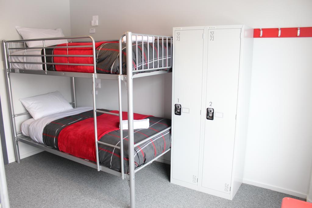 Хостел Urbanz Крайстчерч Номер фото A typical room at a backpackers' hostel in New Zealand